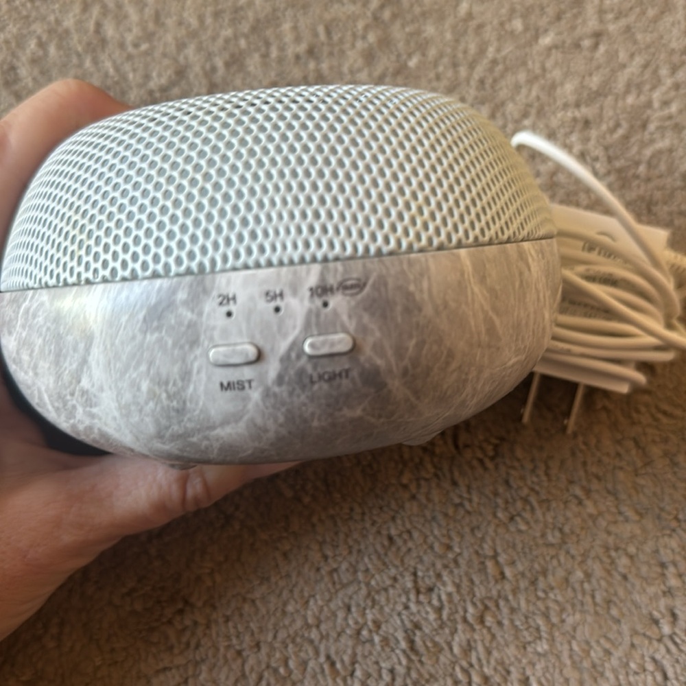 Doterra White Aroma Diffuser with Charger - Picture 3 of 5